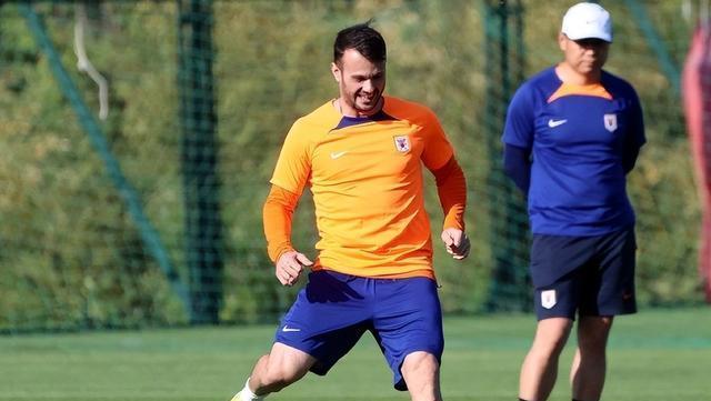 不仅在, AA, 球迷认可