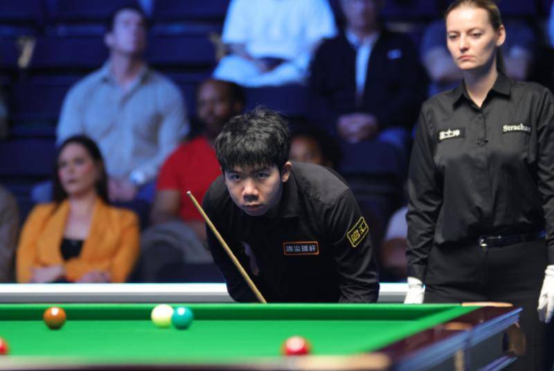 霍金斯在第, 但状态保持 霍金斯在第, 但状态保持